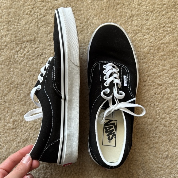VANS - Picture 2 of 4